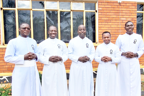 Programa de preparaci&oacute;n a los votos perpetuos en Uganda