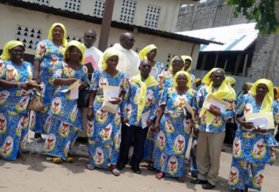 Promesa de los agregados en la parroquia Esp&iacute;ritu Santo de Mpaka